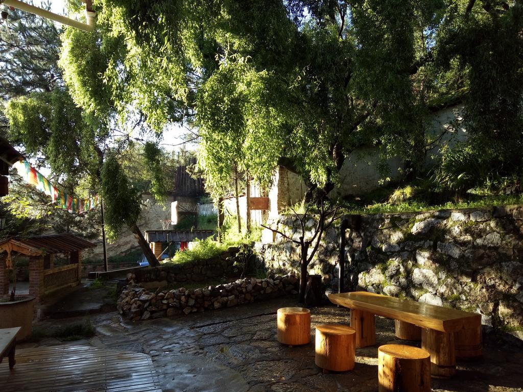 Shangri-La Mid - Mountain Homestay Exterior foto
