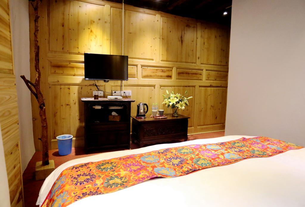 Shangri-La Mid - Mountain Homestay Exterior foto