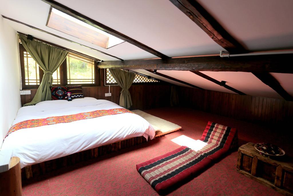 Shangri-La Mid - Mountain Homestay Exterior foto