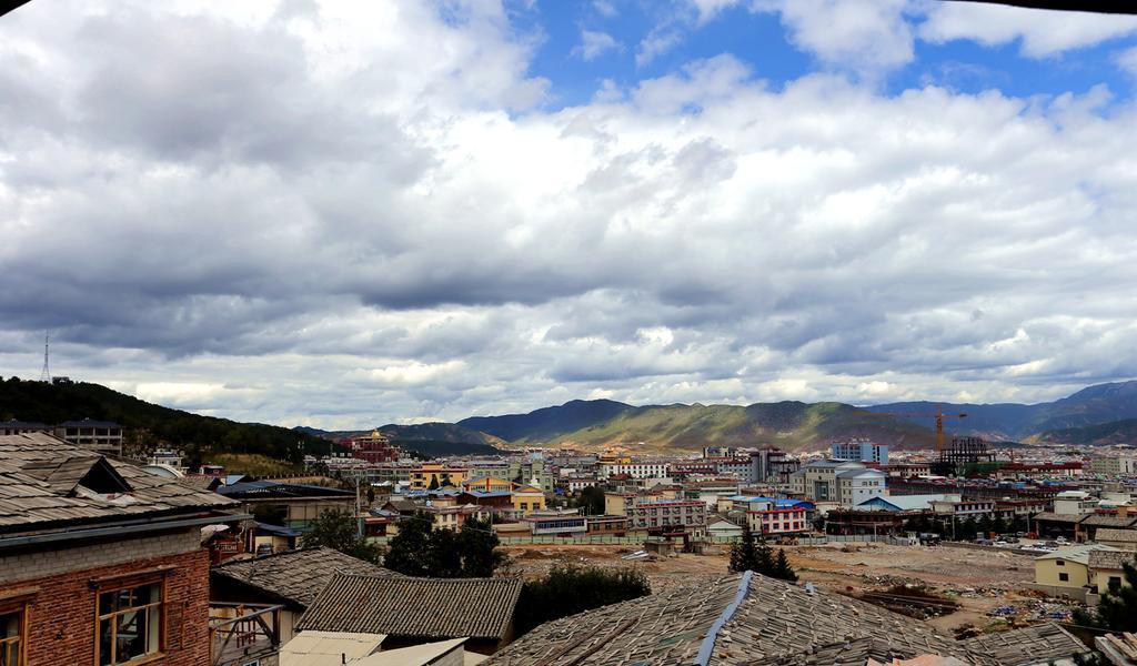 Shangri-La Mid - Mountain Homestay Exterior foto