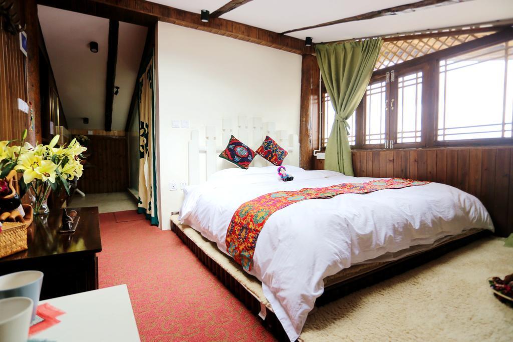 Shangri-La Mid - Mountain Homestay Exterior foto